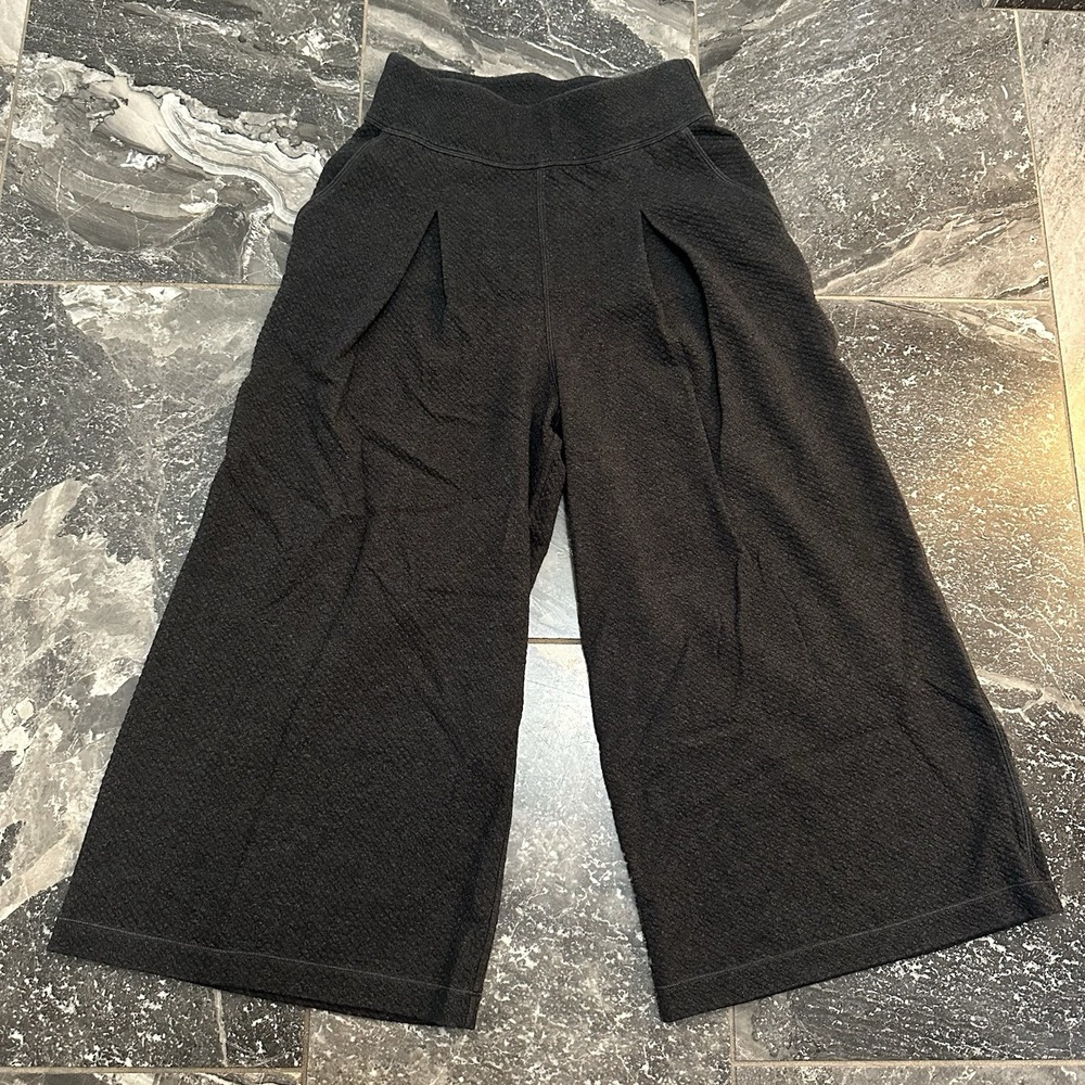 Lululemon Can You Feel The Pleat SHR Crop - Heathered Black/Black Size 4‎